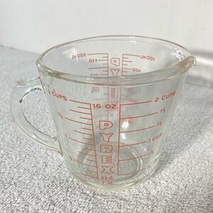 Vintage 70’s PYREX Clear Glass 2 Cup D Handle Measuring Cup with Red Markings